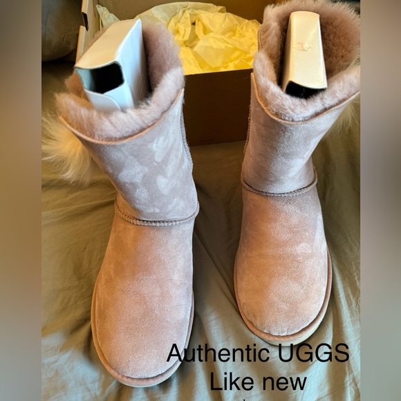 UGG Shoes - Pink Uggs Like New